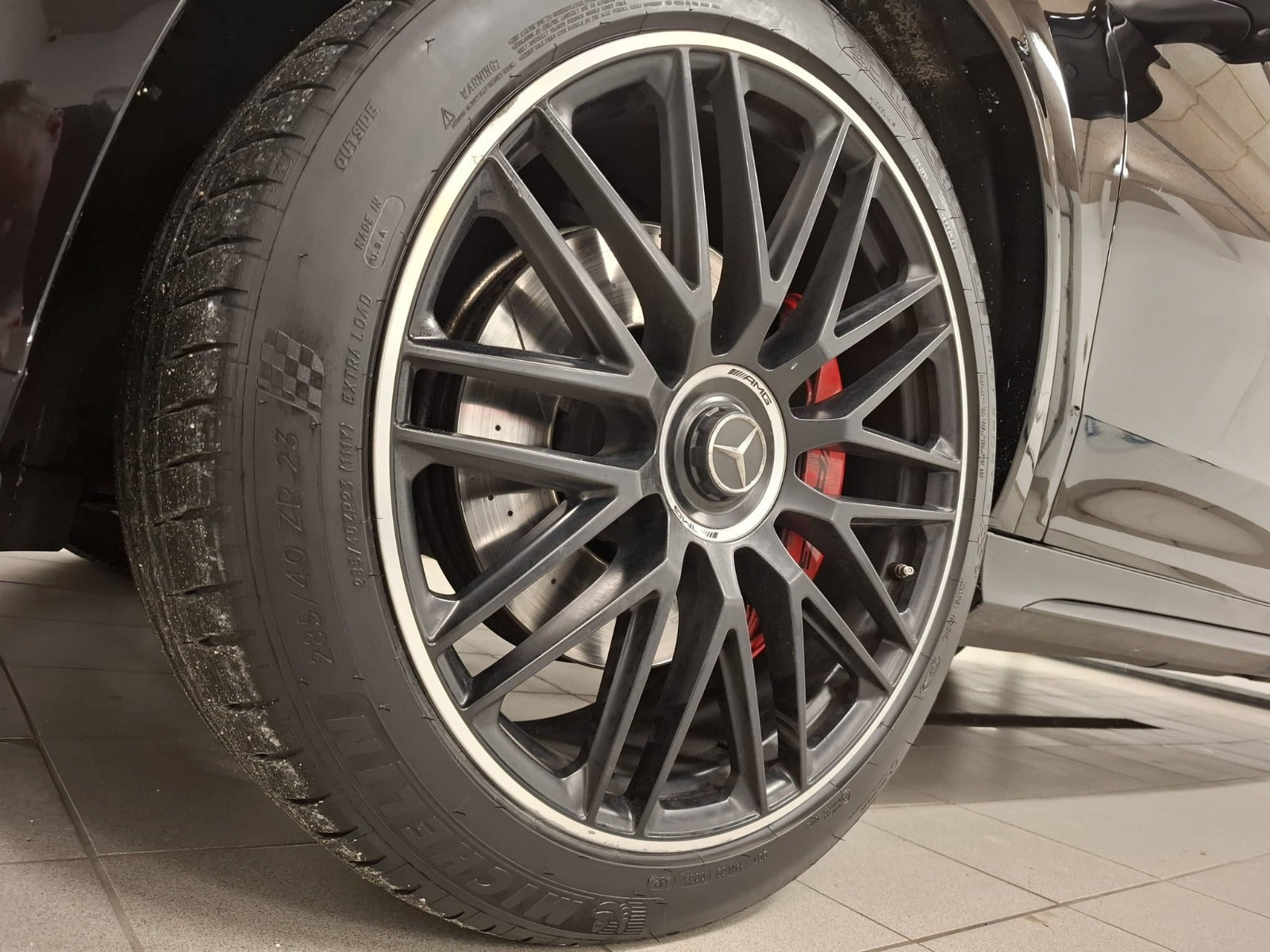Sort Mercedes GLS63 fra 2023