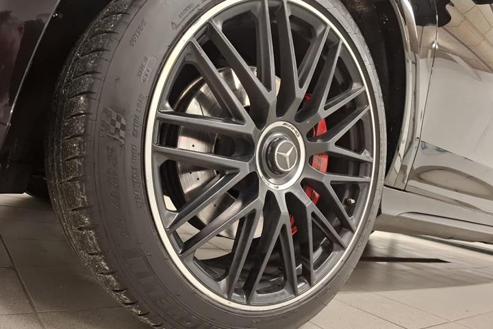 Sort Mercedes GLS63 fra 2023