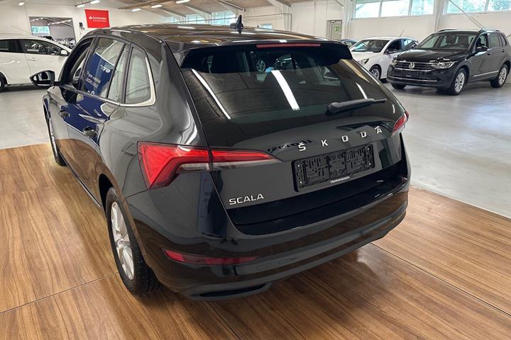 Sort Skoda Scala fra 2020
