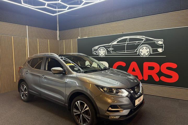 Grå Nissan Qashqai fra 2018 set udefra