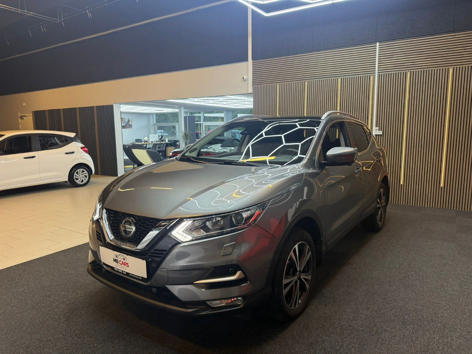 Grå Nissan Qashqai fra 2018