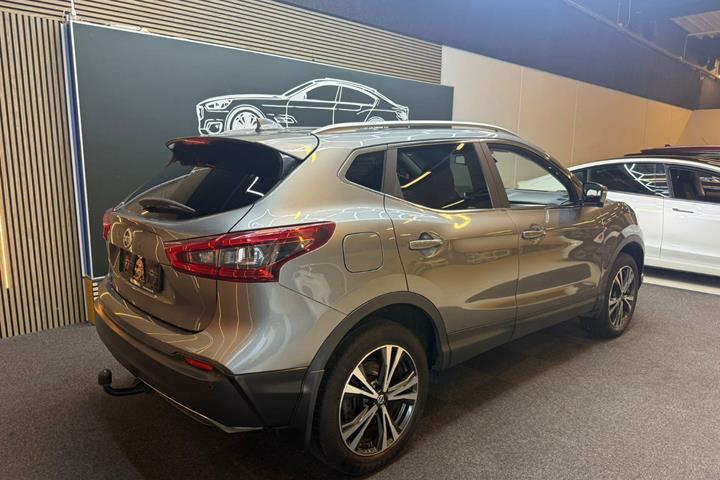 Grå Nissan Qashqai fra 2018