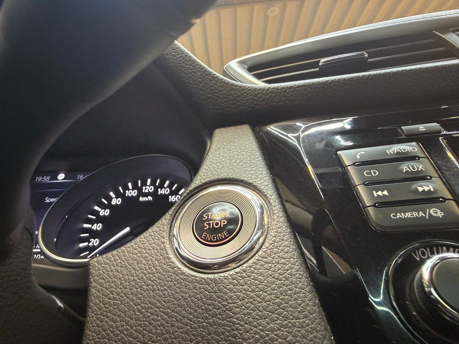 Grå Nissan Qashqai fra 2018