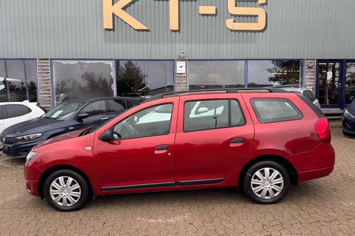 Rød Dacia Logan fra 2014
