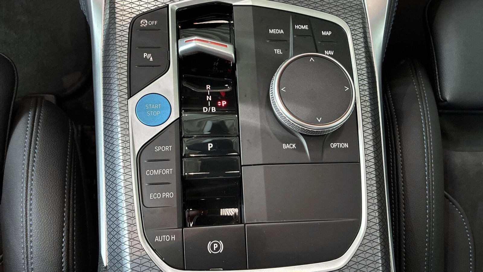 Grå BMW i4 fra 2026