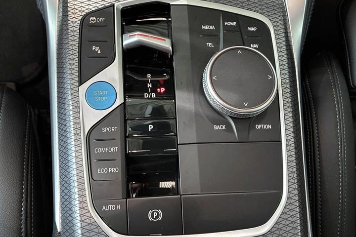 Grå BMW i4 fra 2026