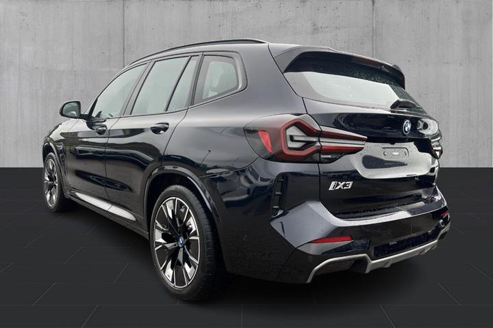 Sort BMW iX3 fra 2023