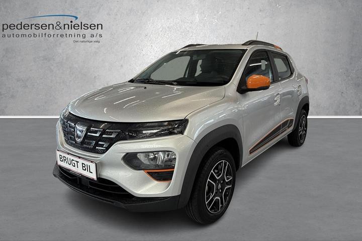 Grå Dacia Spring fra 2022 set udefra