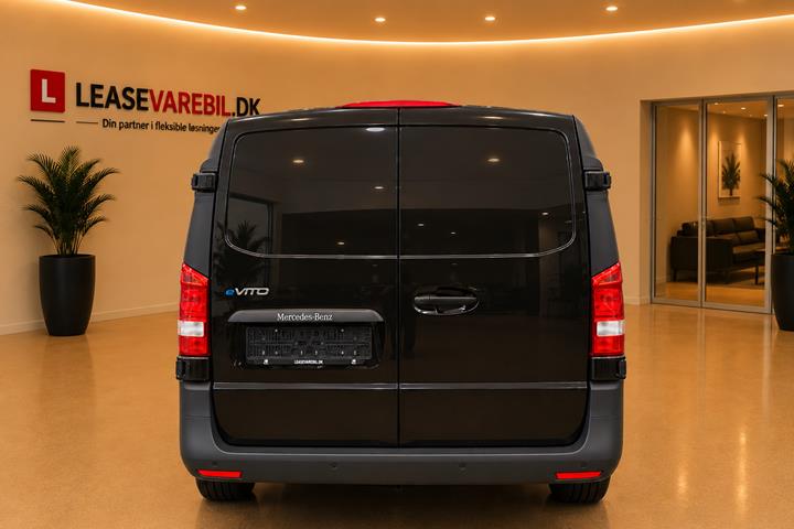 Sort Mercedes eVito 111 fra 2022