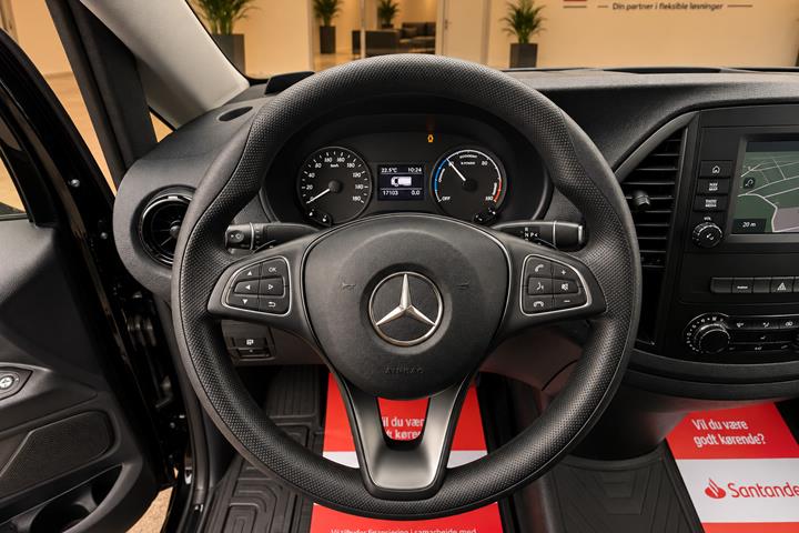 Sort Mercedes eVito 111 fra 2022