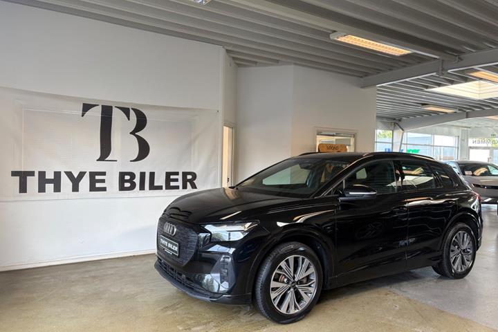 Sort Audi Q4 e-tron fra 2023 set udefra