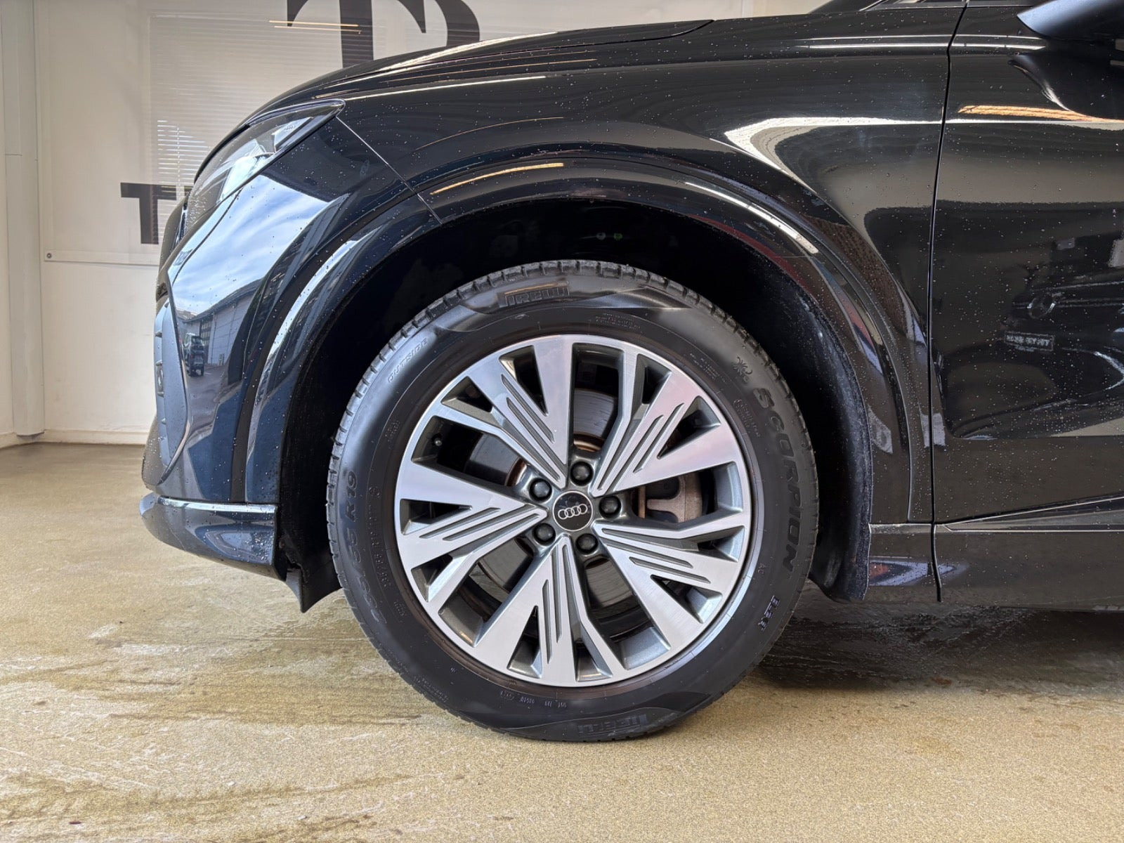 Sort Audi Q4 e-tron fra 2023