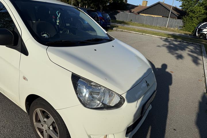 Hvid Mitsubishi Space Star fra 2015