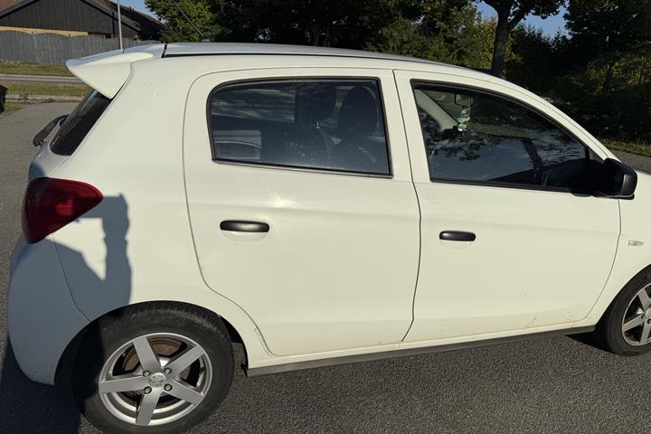 Hvid Mitsubishi Space Star fra 2015