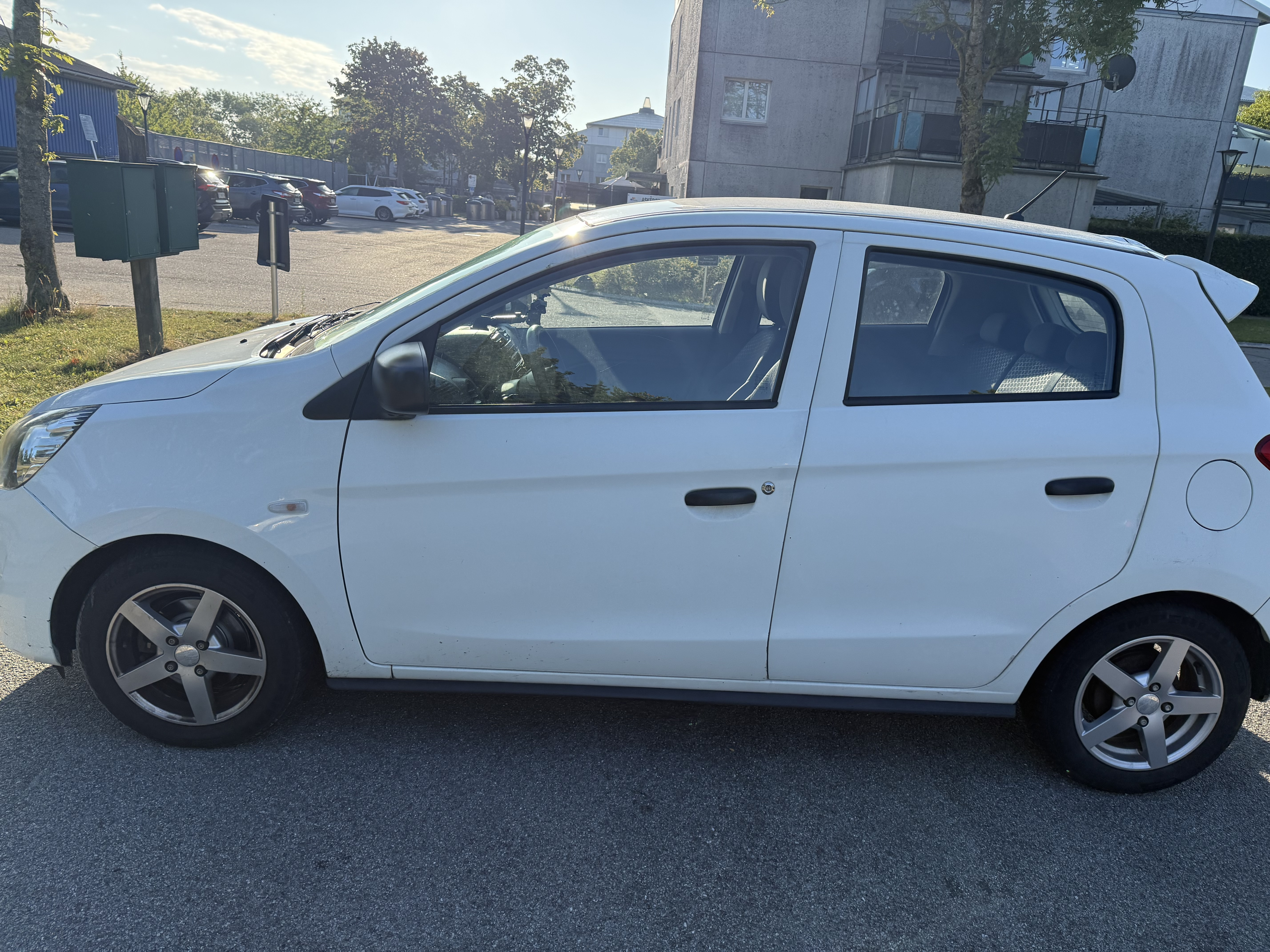 Hvid Mitsubishi Space Star fra 2015
