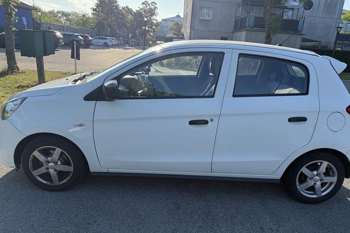 Hvid Mitsubishi Space Star fra 2015