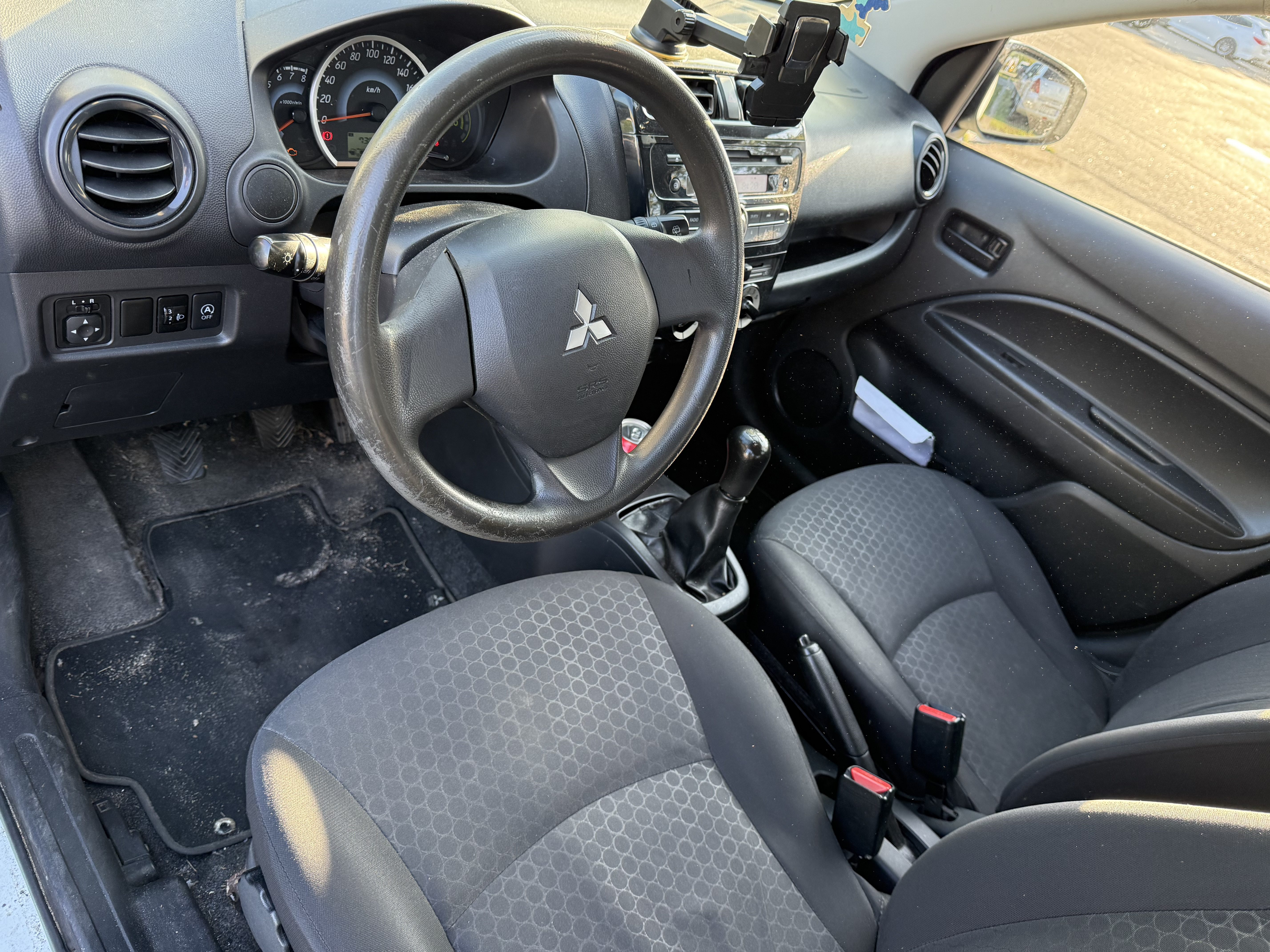 Hvid Mitsubishi Space Star fra 2015