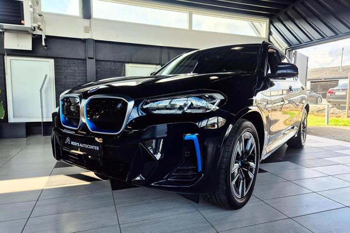 Sort BMW iX3 fra 2023