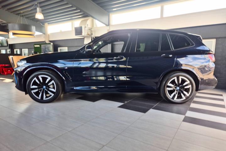 Sort BMW iX3 fra 2023