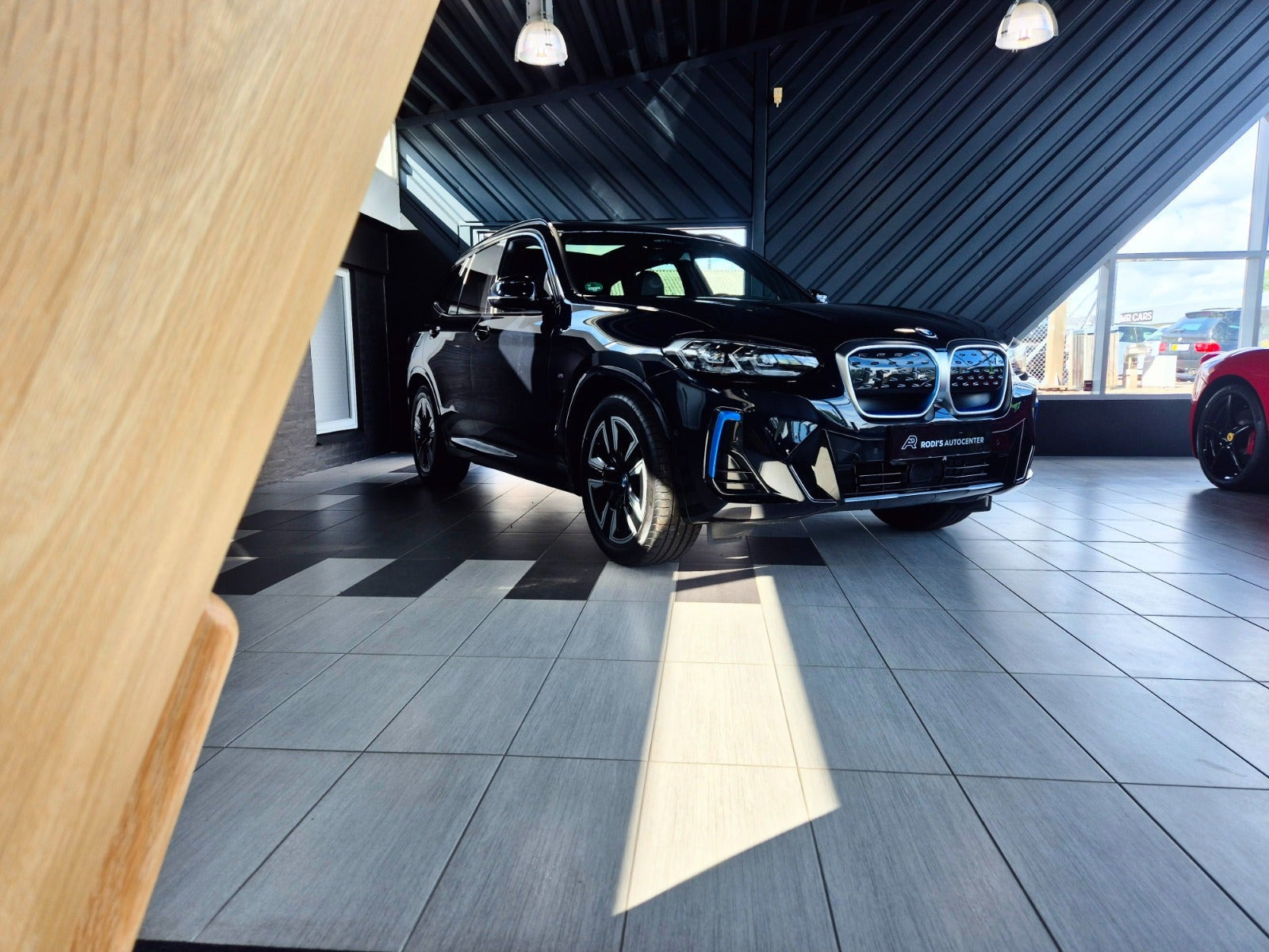 Sort BMW iX3 fra 2023