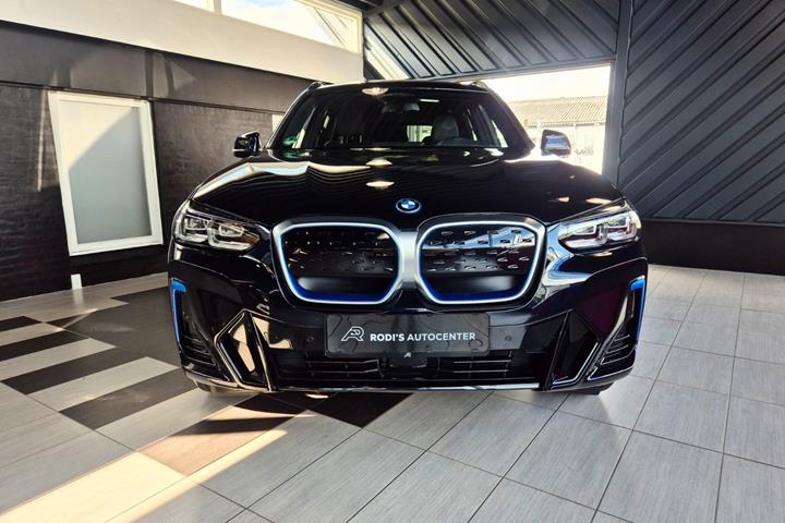 Sort BMW iX3 fra 2023