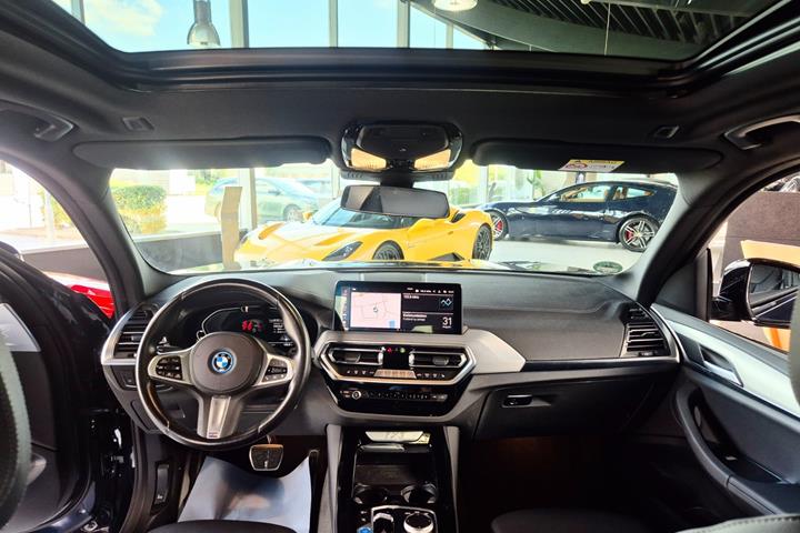 Sort BMW iX3 fra 2023