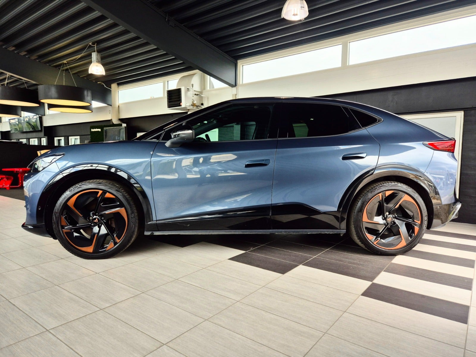 Grå Cupra Tavascan fra 2024