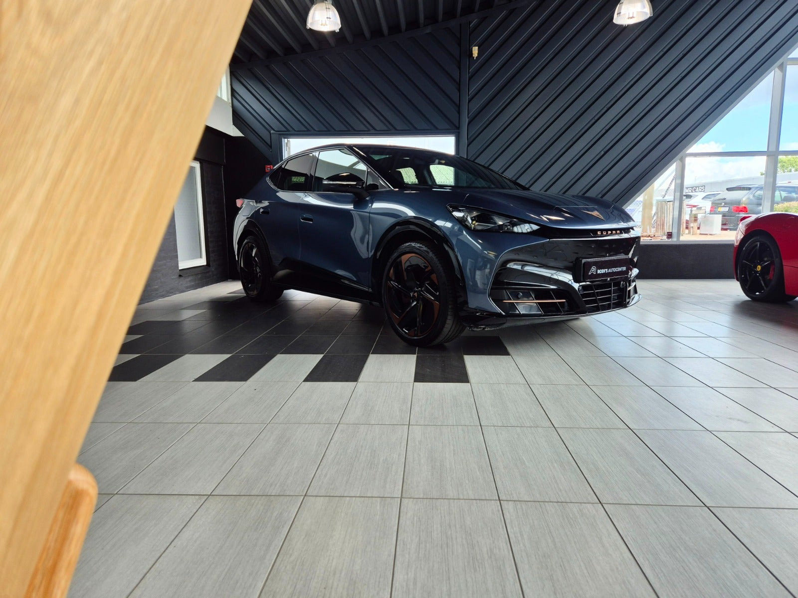 Grå Cupra Tavascan fra 2024
