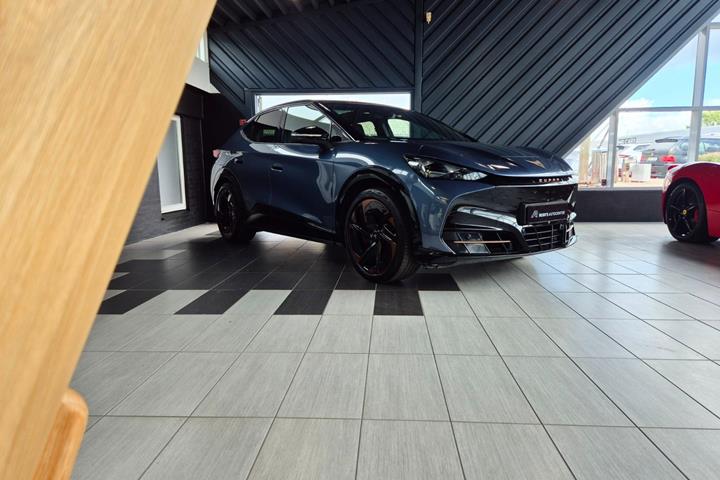 Grå Cupra Tavascan fra 2024