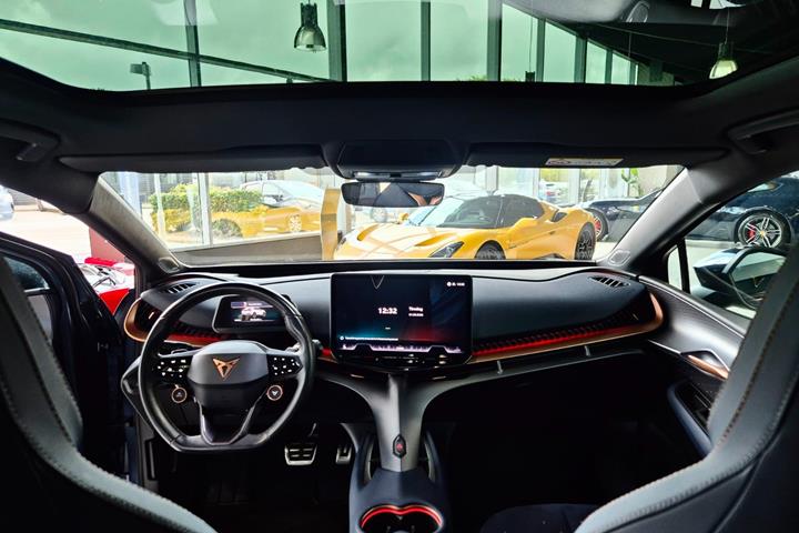 Grå Cupra Tavascan fra 2024