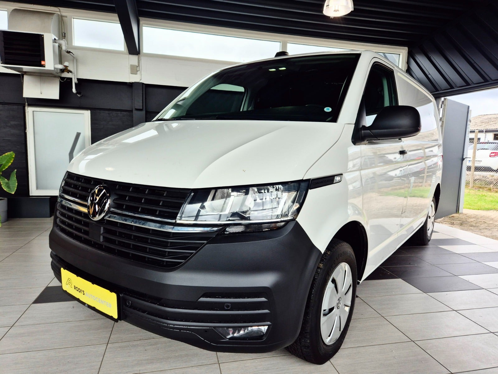 VW Transporter 2,0 TDi 150 Kassevogn kort