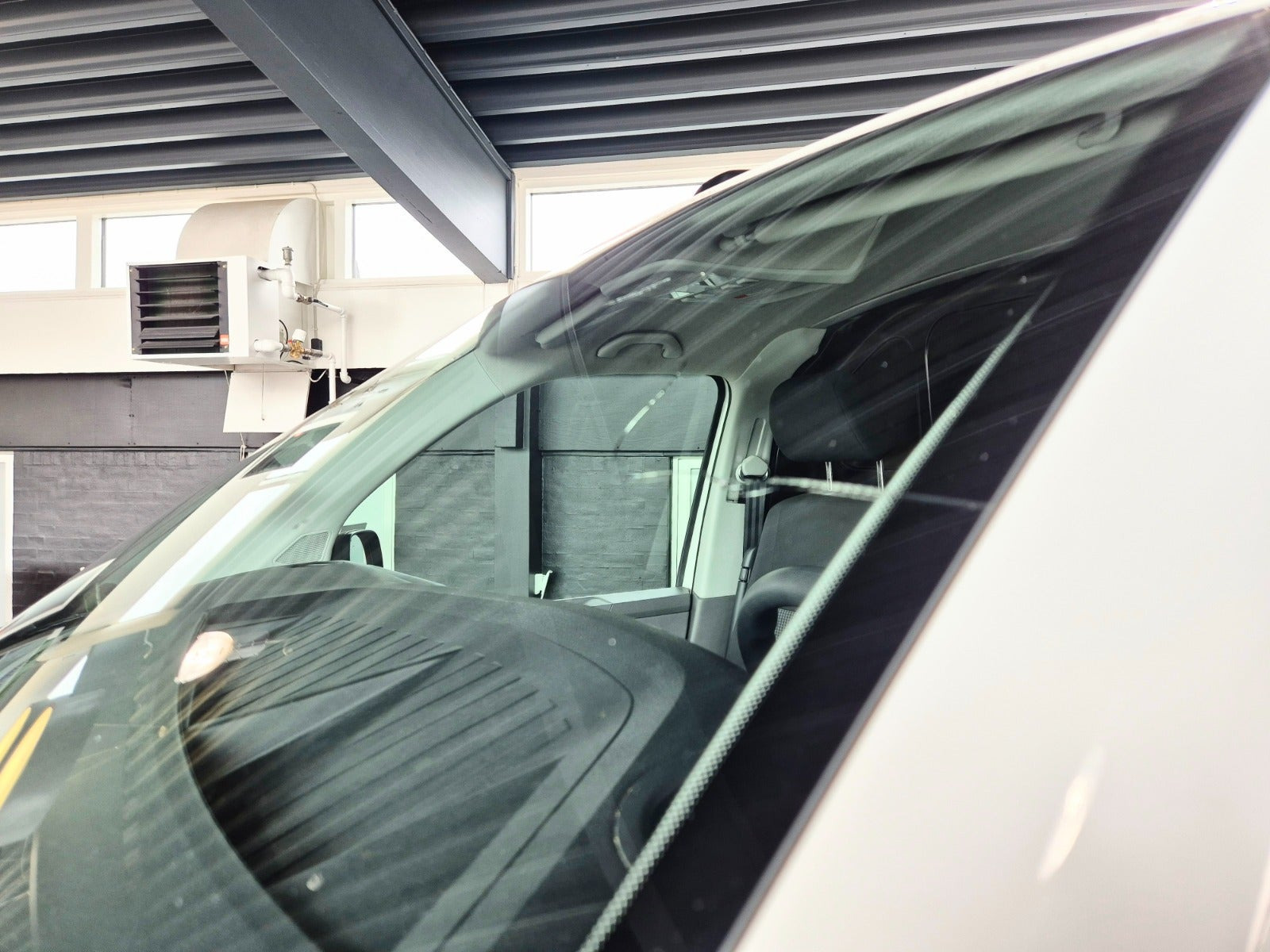 Hvid VW Transporter fra 2022