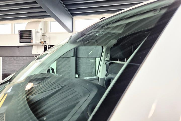 Hvid VW Transporter fra 2022