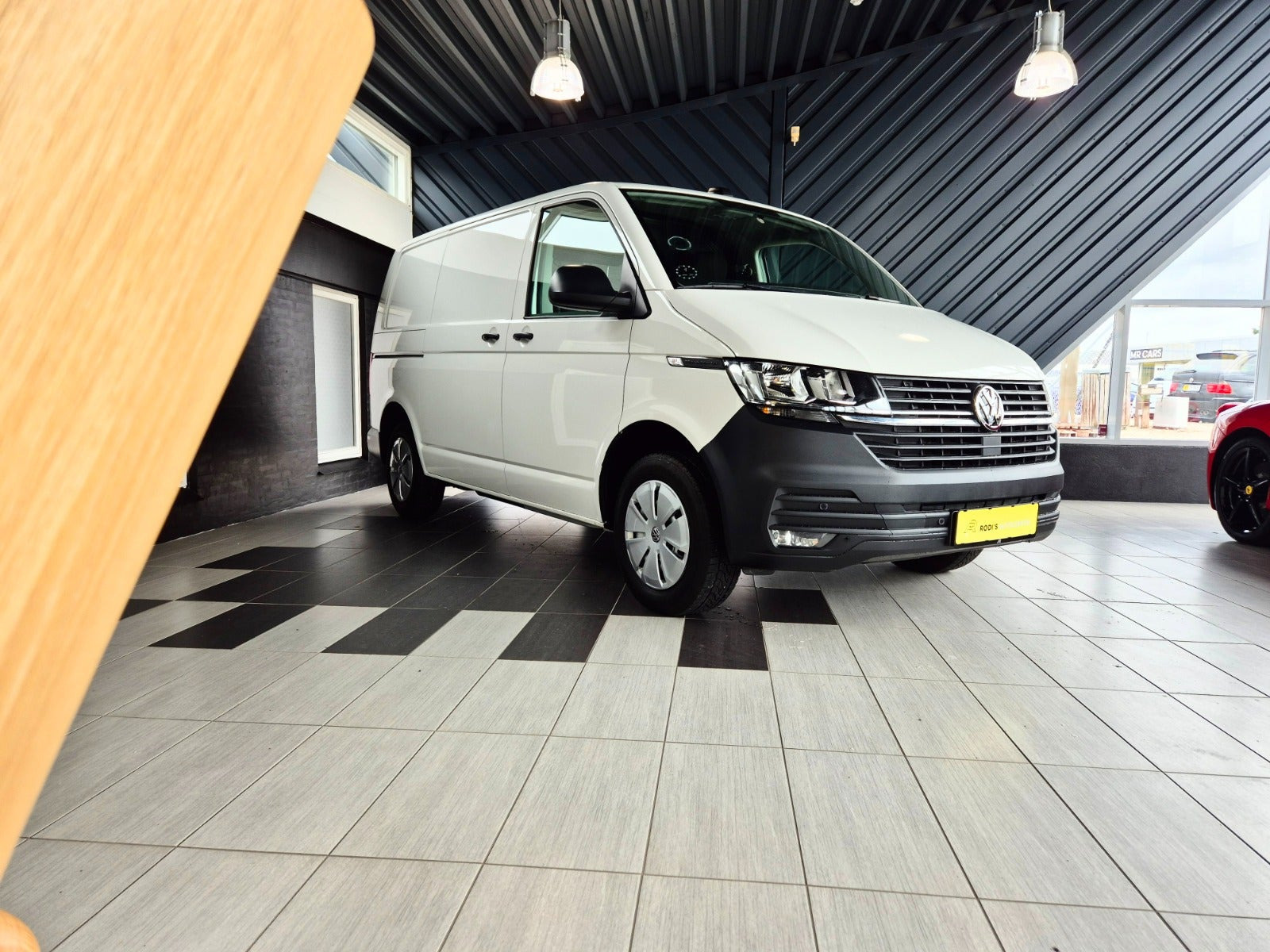 Hvid VW Transporter fra 2022
