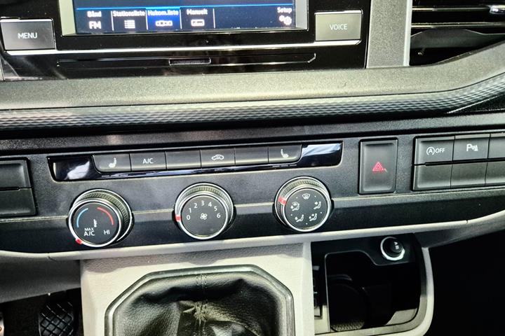 Hvid VW Transporter fra 2022