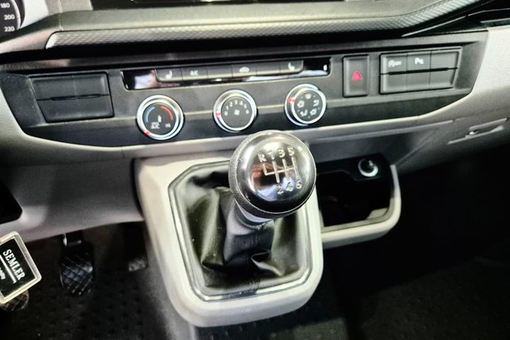 Hvid VW Transporter fra 2022
