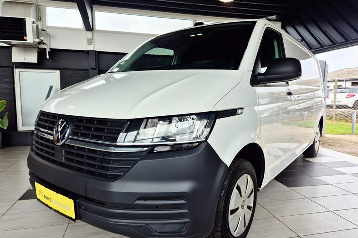 Hvid VW Transporter fra 2021