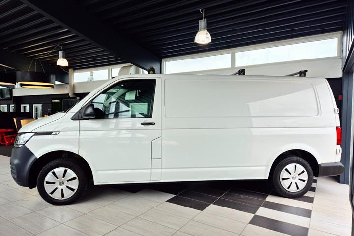 Hvid VW Transporter fra 2021