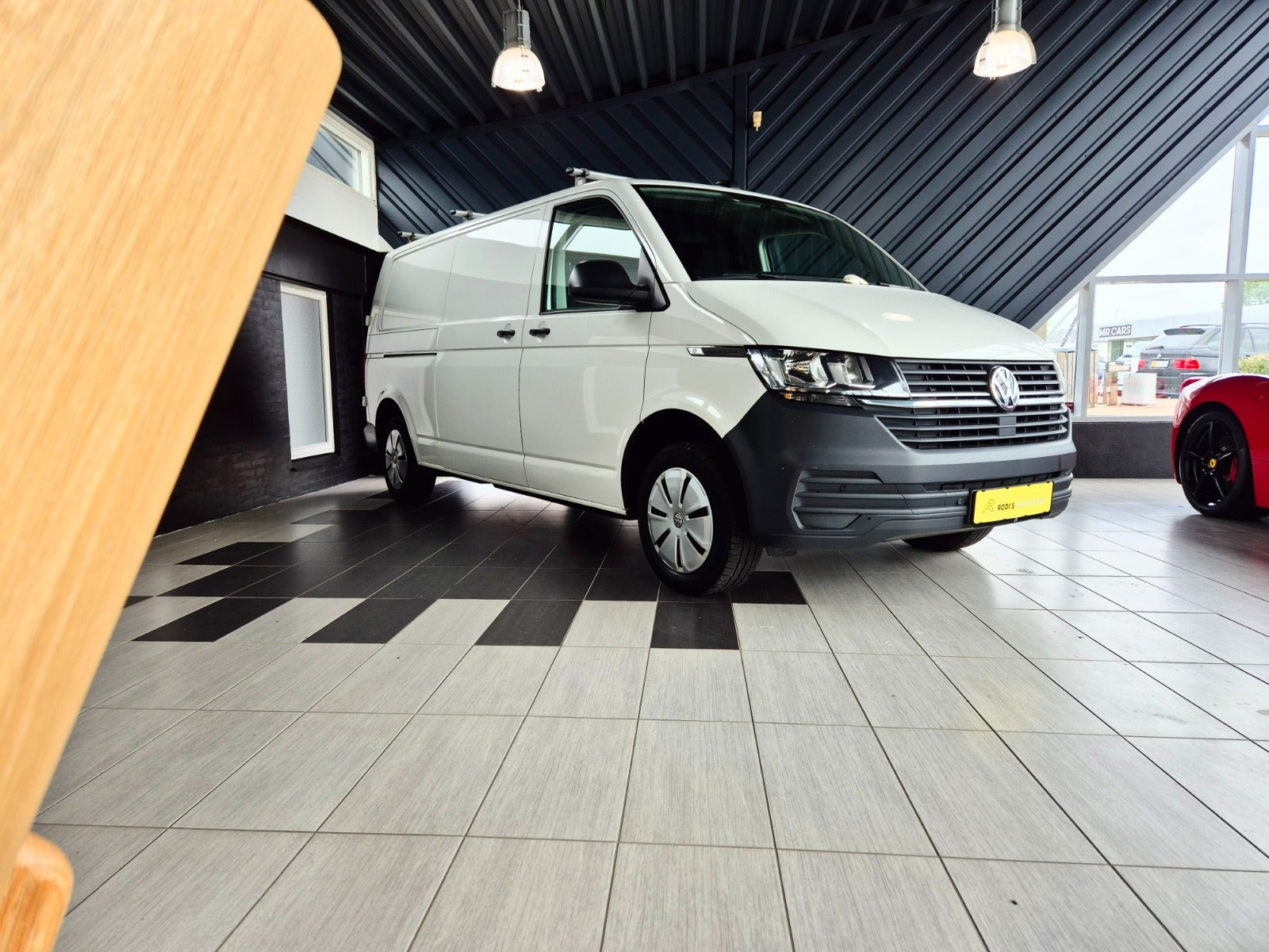 Hvid VW Transporter fra 2021
