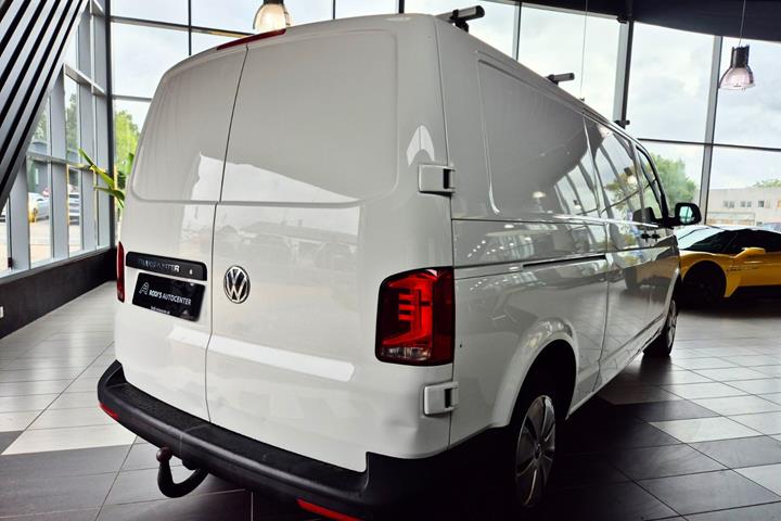 Hvid VW Transporter fra 2021