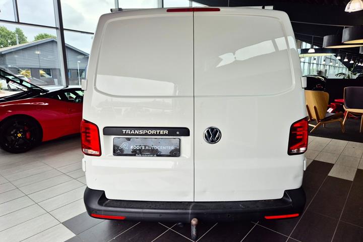 Hvid VW Transporter fra 2021
