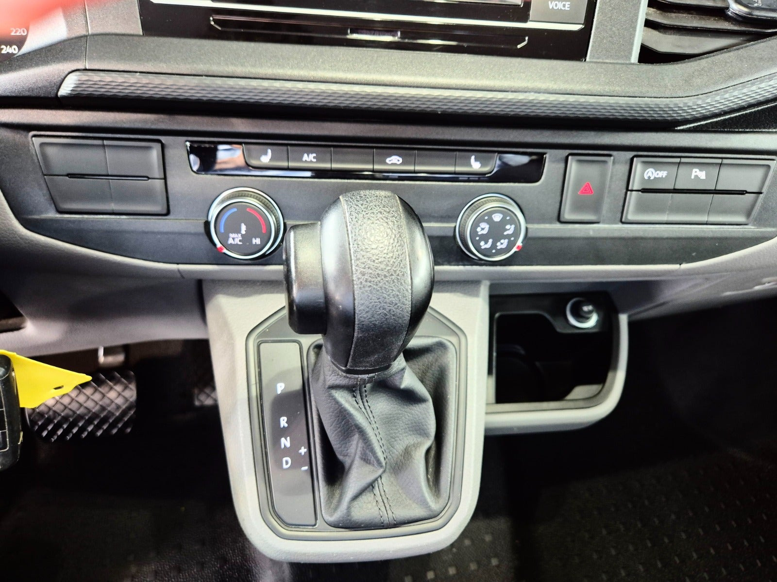 Hvid VW Transporter fra 2021