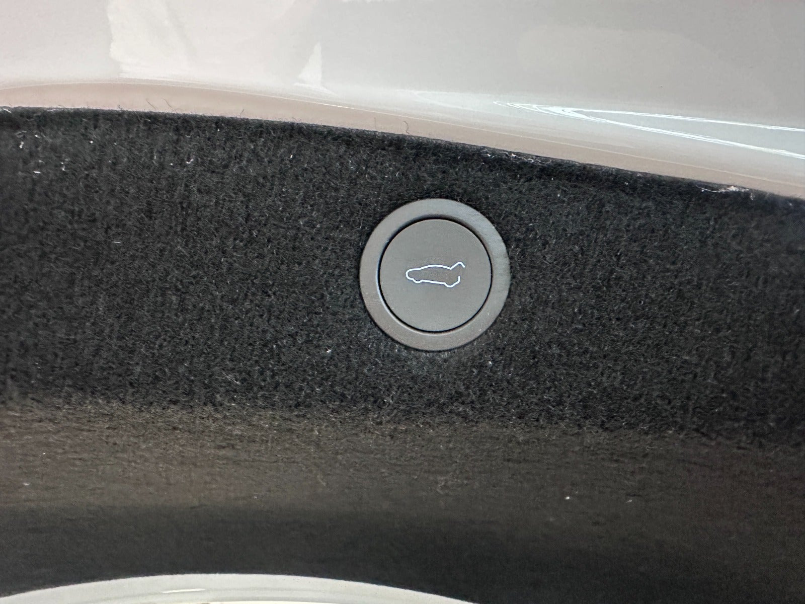 Hvid Tesla Model 3 fra 2024