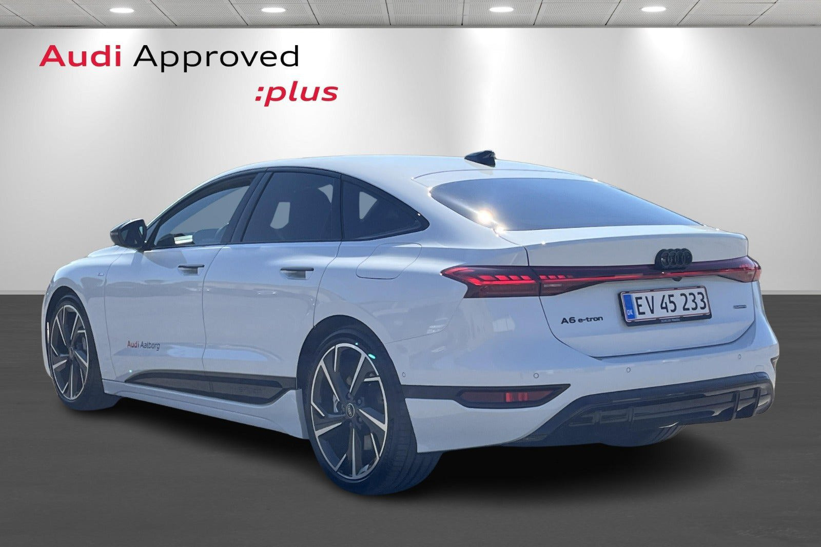 Hvid Audi A6 fra 2026