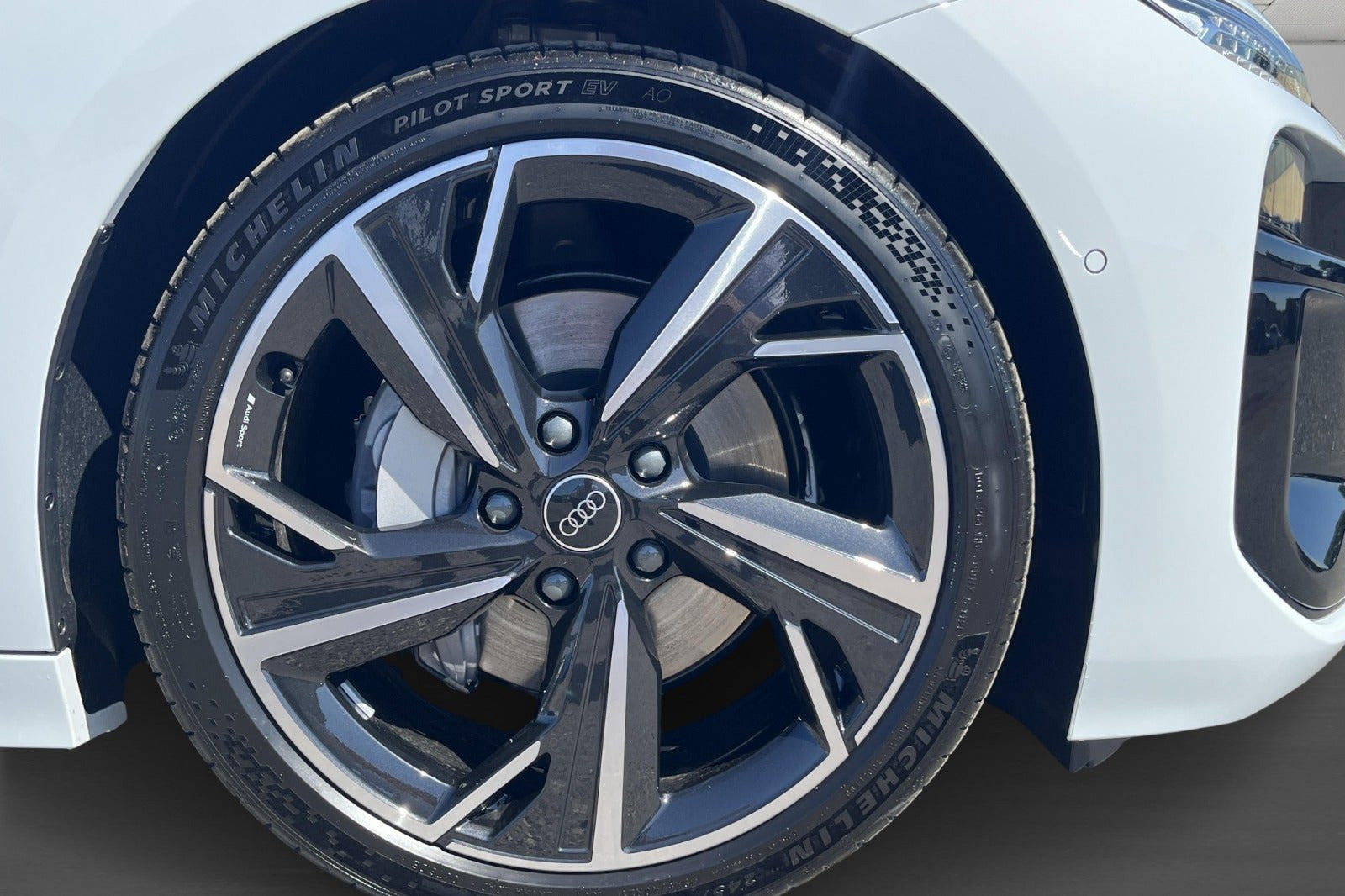 Hvid Audi A6 fra 2026