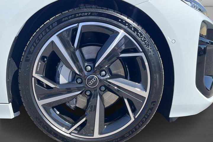 Hvid Audi A6 fra 2026