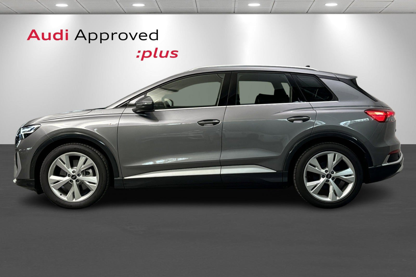 Grå Audi Q4 e-tron fra 2024