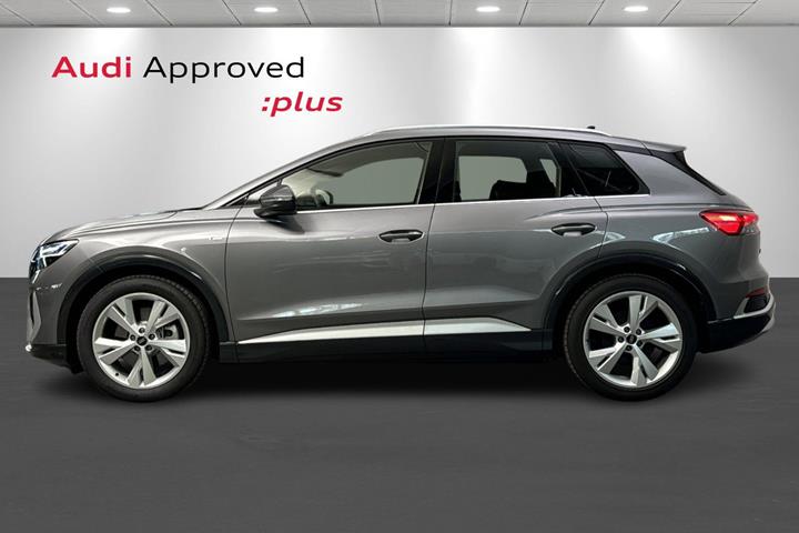 Grå Audi Q4 e-tron fra 2024