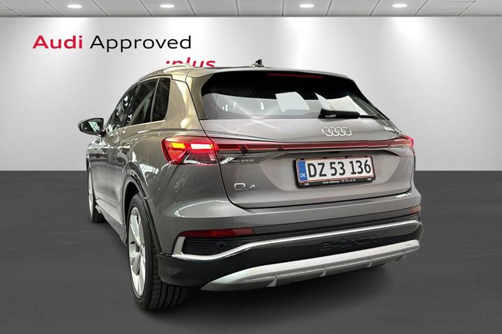 Grå Audi Q4 e-tron fra 2024