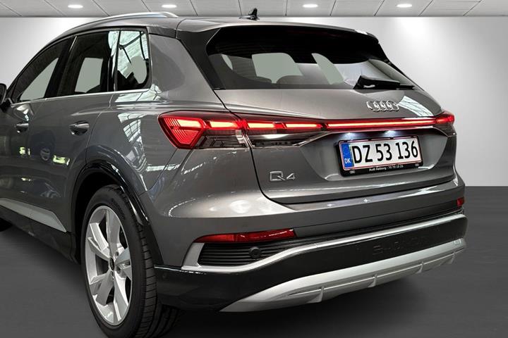 Grå Audi Q4 e-tron fra 2024